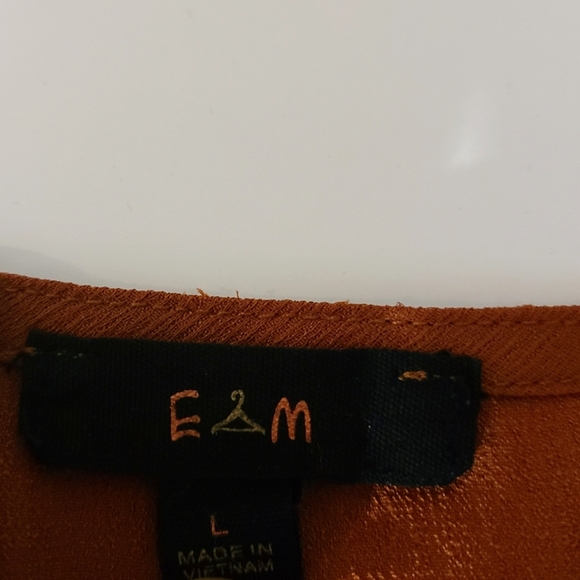 Cropped Short Puff Sleeve Blouse - Picture 6 of 9